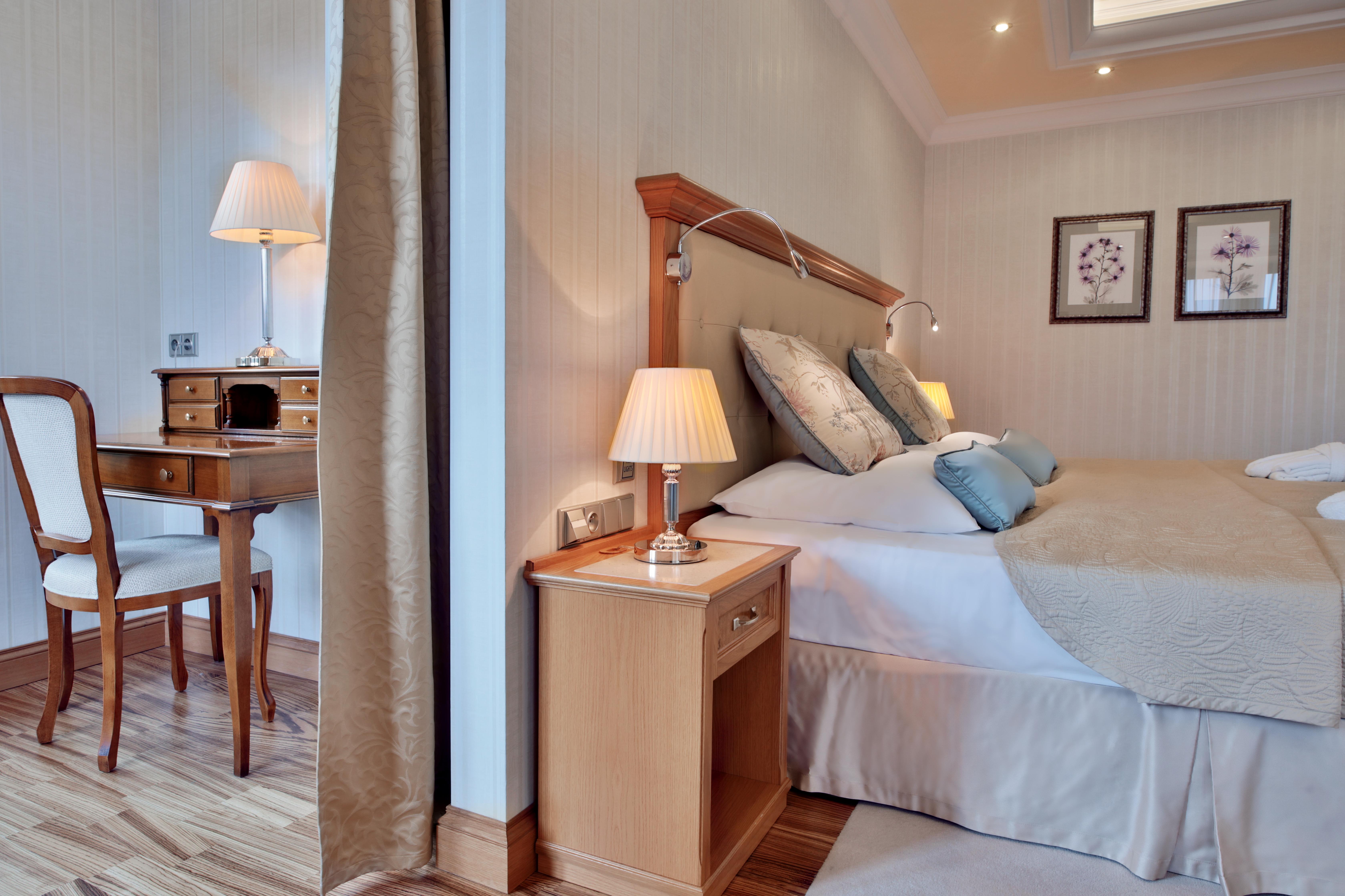 Retro Riverside Wellness Resort Karlovy Vary Exterior photo A bedroom in the hotel