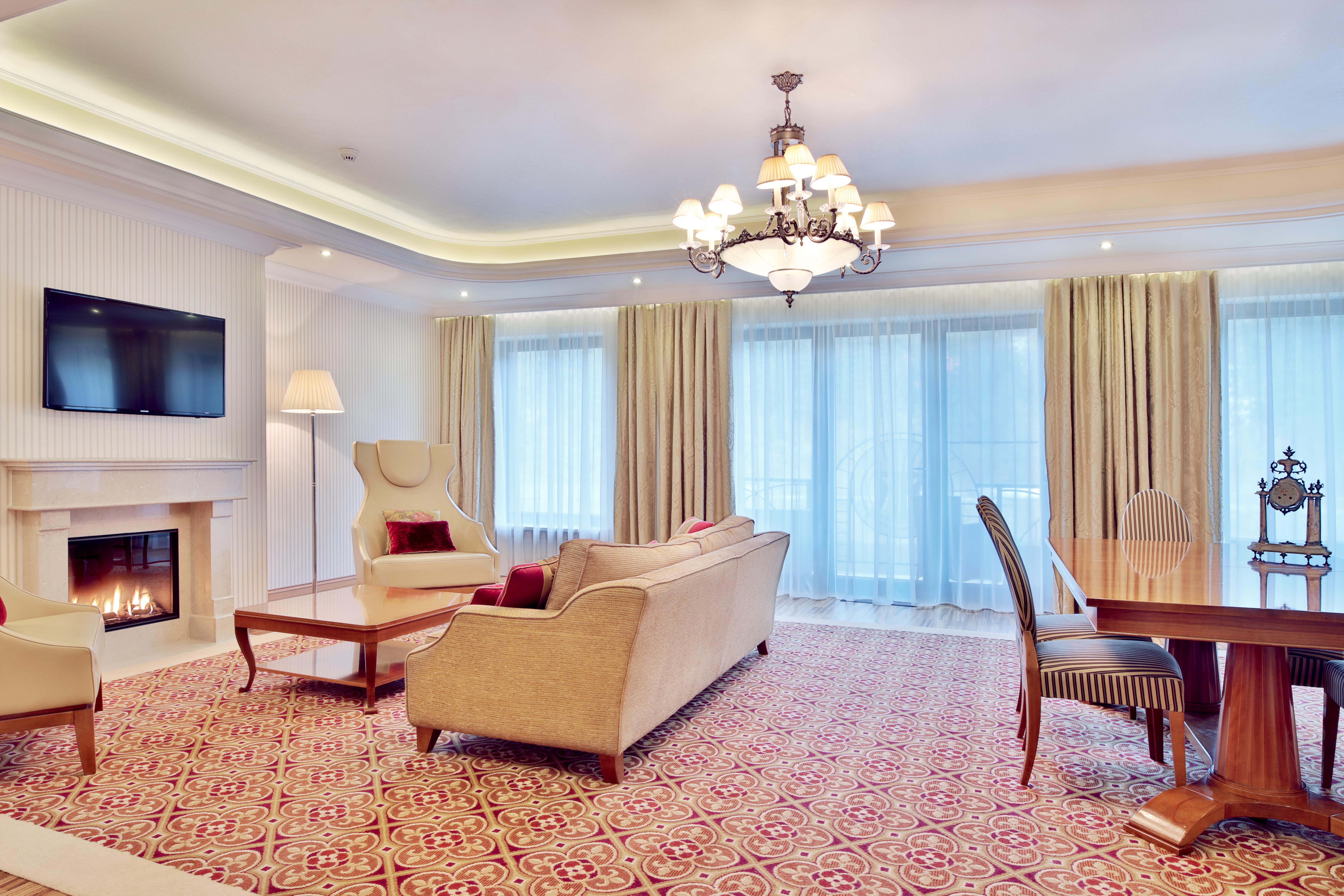 Retro Riverside Wellness Resort Karlovy Vary Exterior photo A living room in a hotel suite