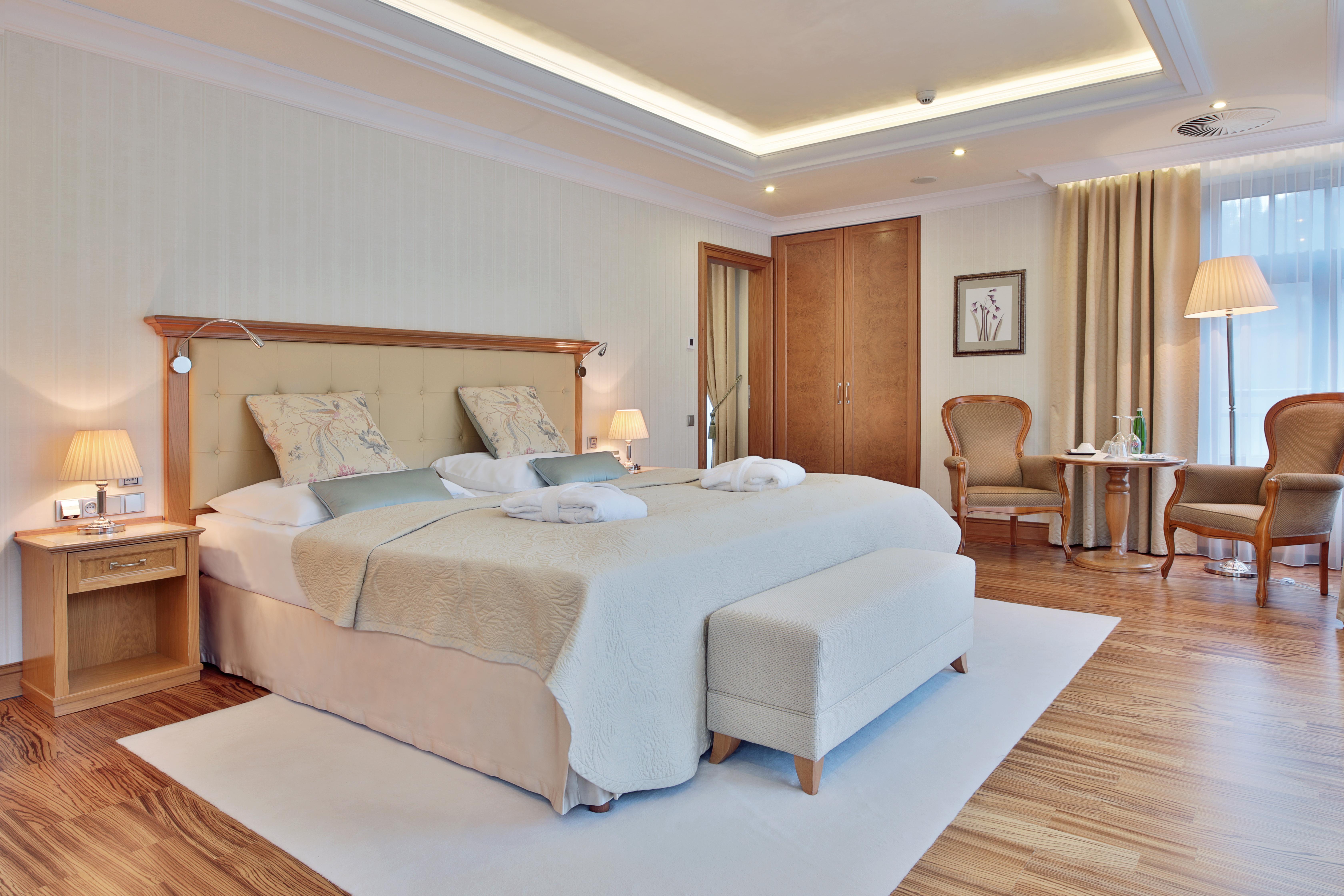Retro Riverside Wellness Resort Karlovy Vary Exterior photo A room at the hotel