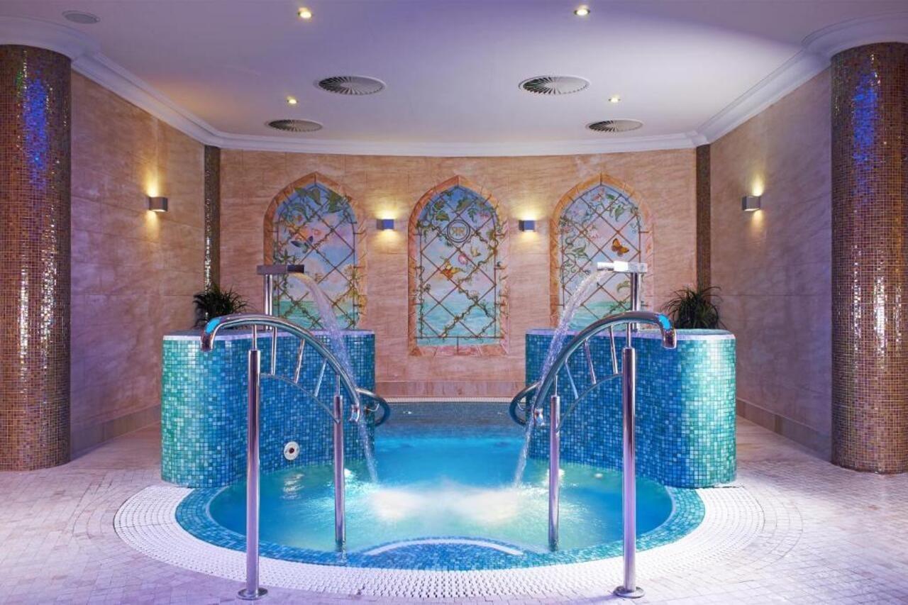 Retro Riverside Wellness Resort Karlovy Vary Exterior photo A spa in a hotel