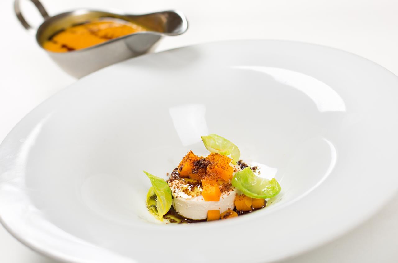 Retro Riverside Wellness Resort Karlovy Vary Exterior photo A modern French dish