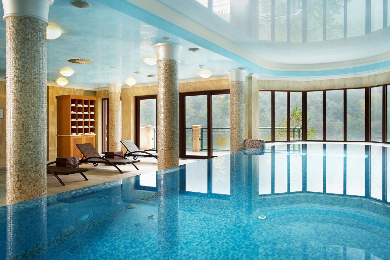 Retro Riverside Wellness Resort Karlovy Vary Exterior photo The indoor pool